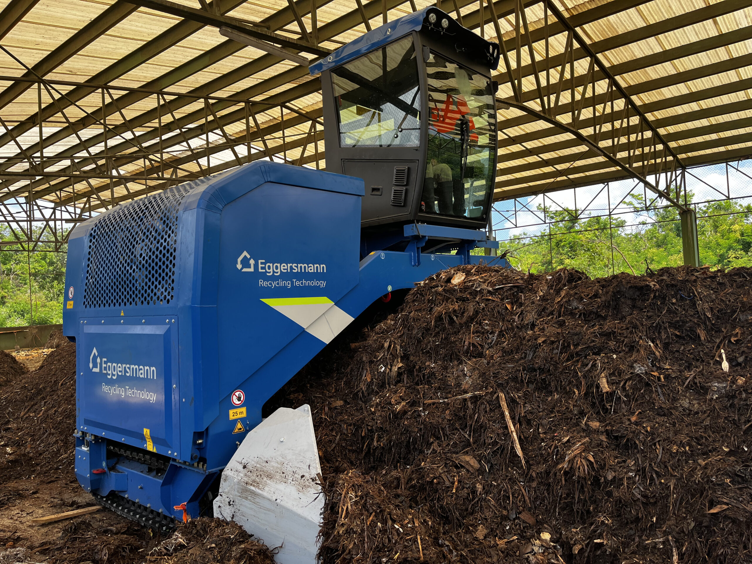 BioTerra Recibe la Máquina de Compostaje Backhus A38: Un Paso hacia la Sostenibilidad en Juanicó | TerrionTech (anteriormente Asmetales)