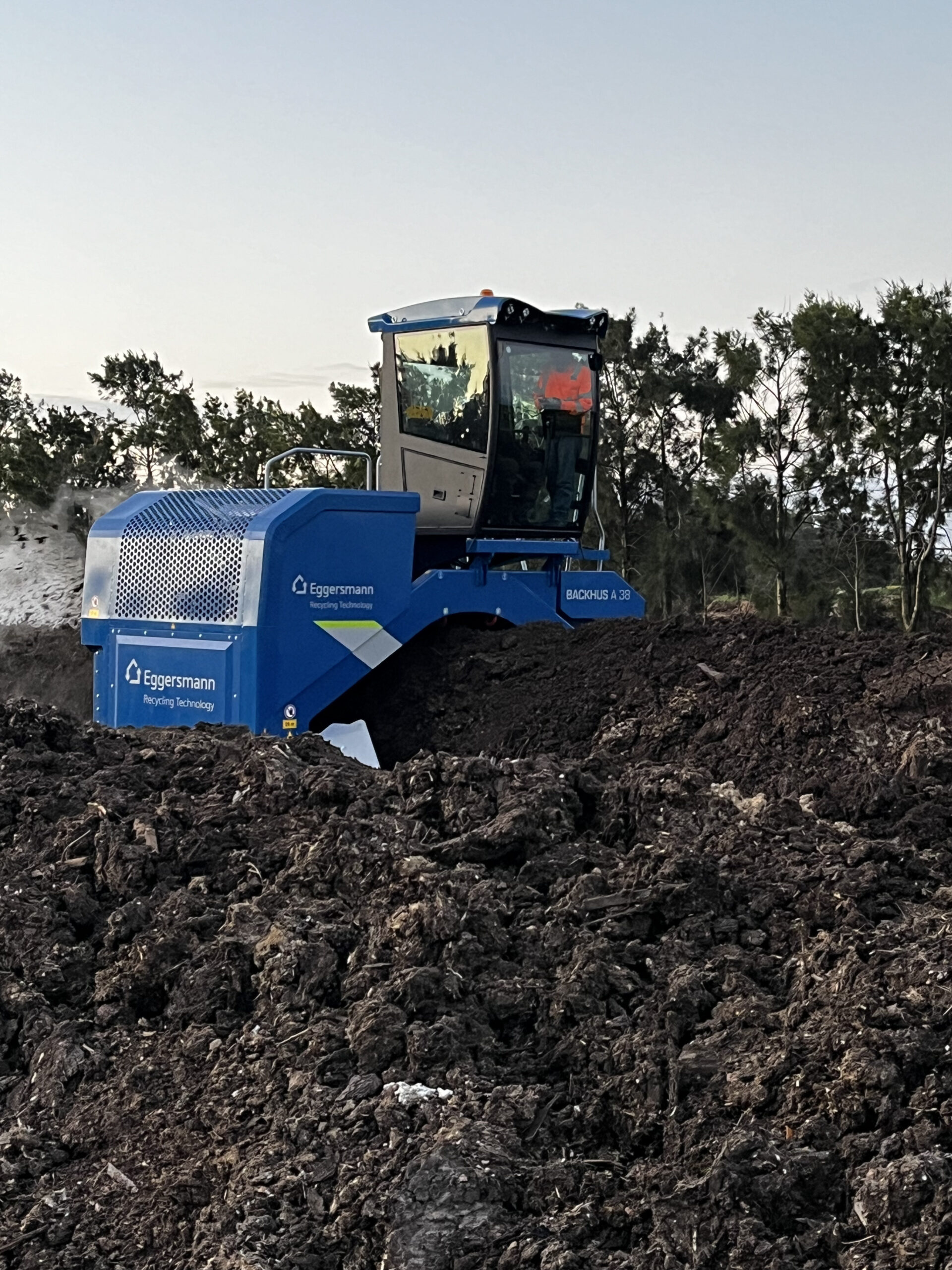 BioTerra Recibe la Máquina de Compostaje Backhus A38: Un Paso hacia la Sostenibilidad en Juanicó | TerrionTech (anteriormente Asmetales)